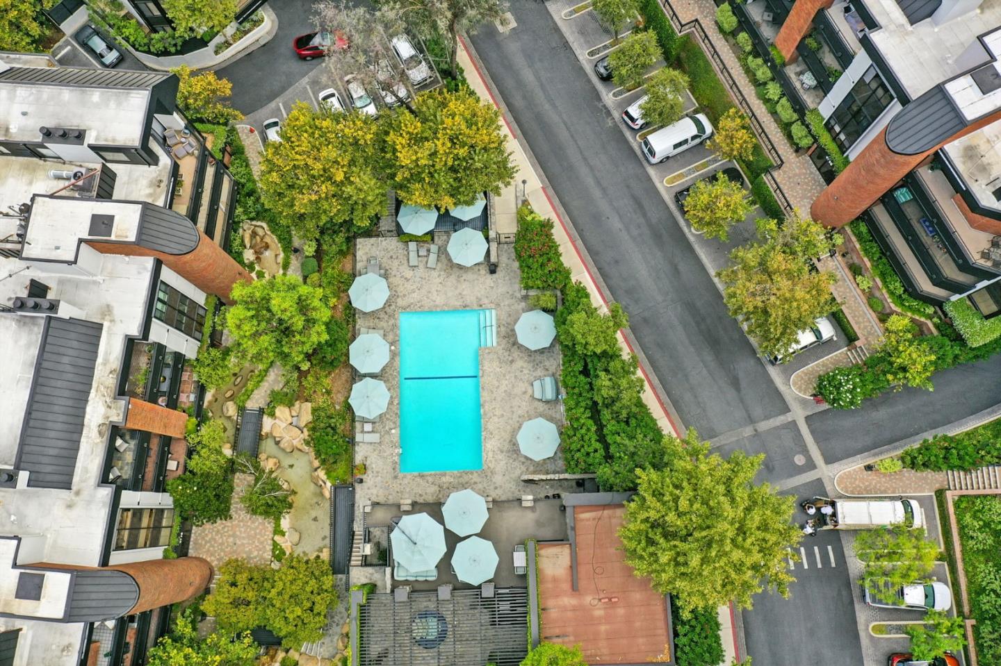 Detail Gallery Image 34 of 42 For 4728 Park Encino Ln #318,  Encino,  CA 91436 - 2 Beds | 2 Baths