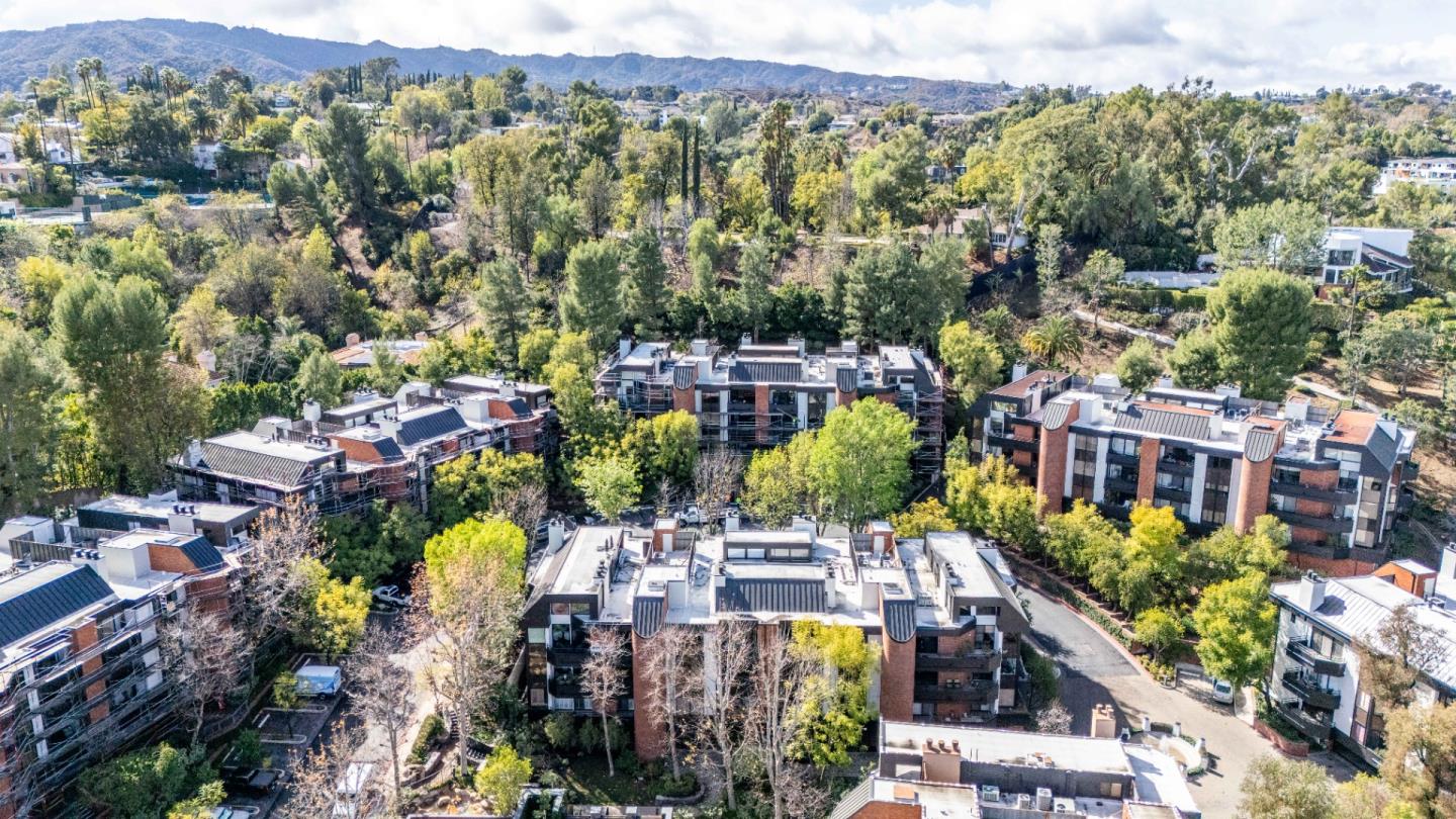 Detail Gallery Image 40 of 42 For 4728 Park Encino Ln #318,  Encino,  CA 91436 - 2 Beds | 2 Baths