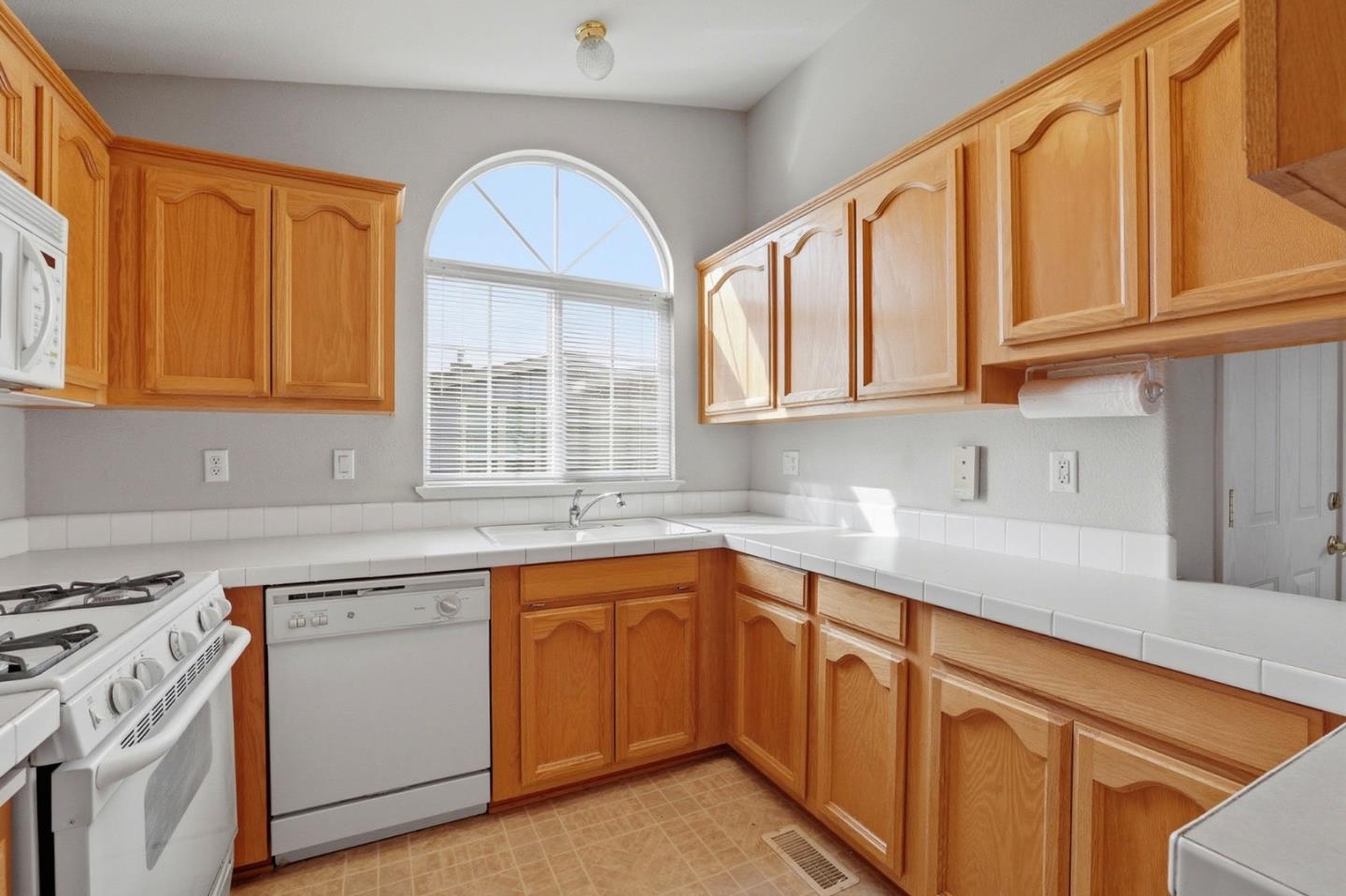 Detail Gallery Image 11 of 35 For 325 Sylvan Ave #23,  Mountain View,  CA 94041 - 2 Beds | 2 Baths