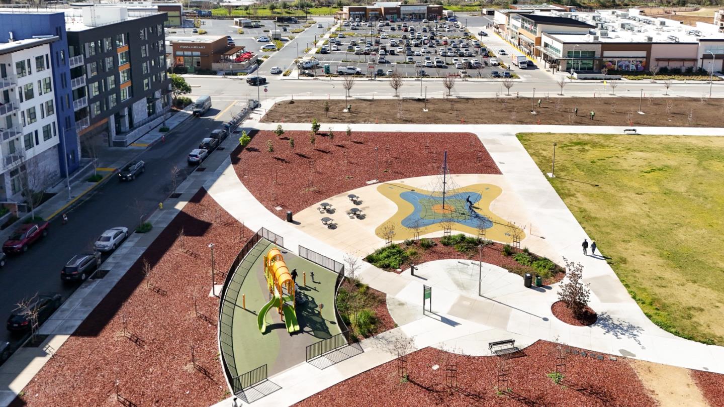 Detail Gallery Image 33 of 37 For 1013 Onofrio Ln #2,  San Jose,  CA 95131 - 2 Beds | 2 Baths