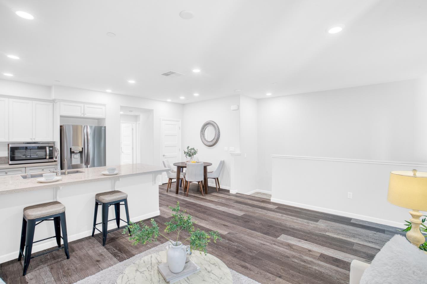 Detail Gallery Image 6 of 37 For 1013 Onofrio Ln #2,  San Jose,  CA 95131 - 2 Beds | 2 Baths