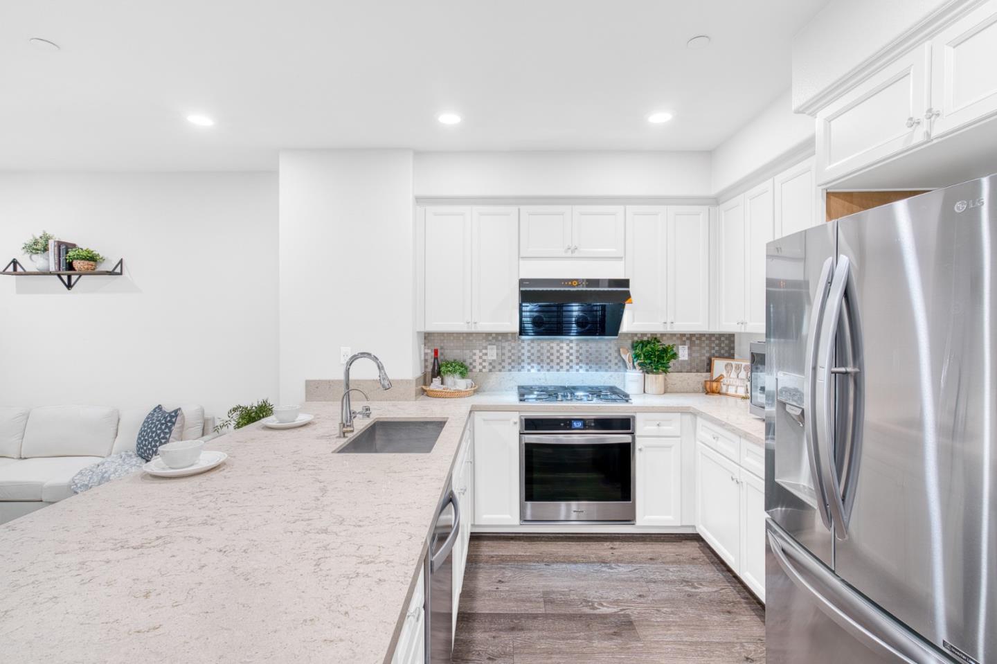 Detail Gallery Image 7 of 37 For 1013 Onofrio Ln #2,  San Jose,  CA 95131 - 2 Beds | 2 Baths