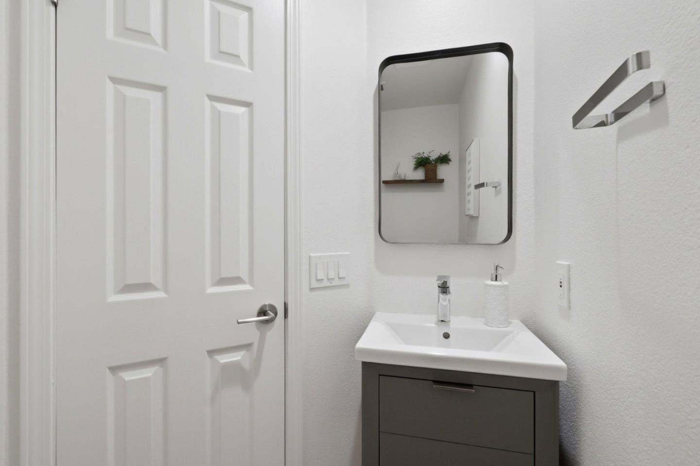 Detail Gallery Image 27 of 41 For 839 Cane Palm Ct, San Jose,  CA 95133 - 3 Beds | 2/1 Baths