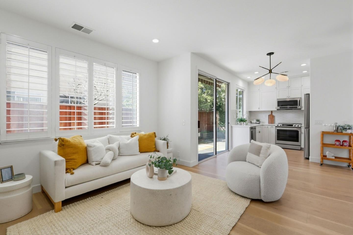 Detail Gallery Image 5 of 41 For 839 Cane Palm Ct, San Jose,  CA 95133 - 3 Beds | 2/1 Baths