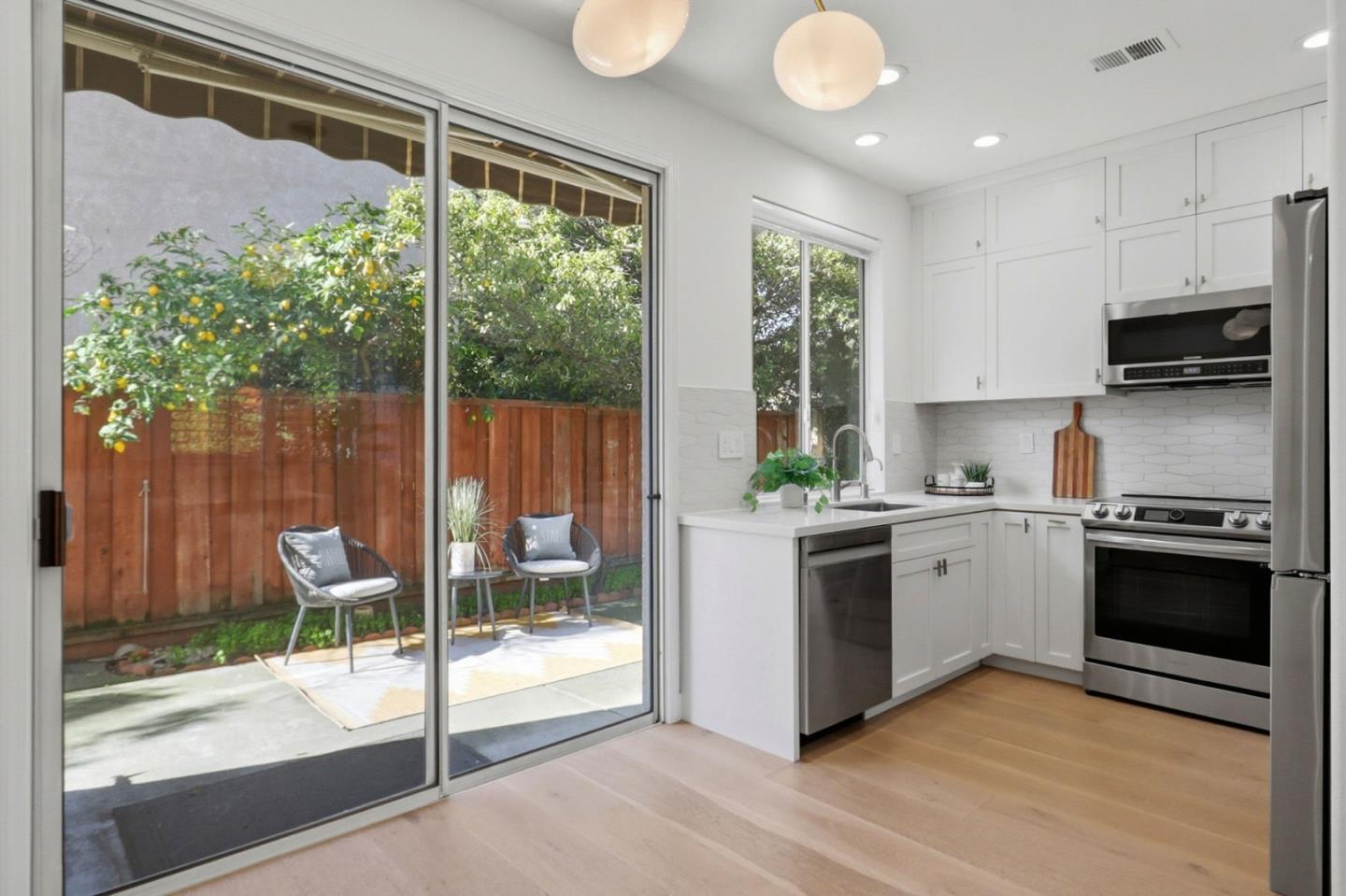 Detail Gallery Image 8 of 41 For 839 Cane Palm Ct, San Jose,  CA 95133 - 3 Beds | 2/1 Baths