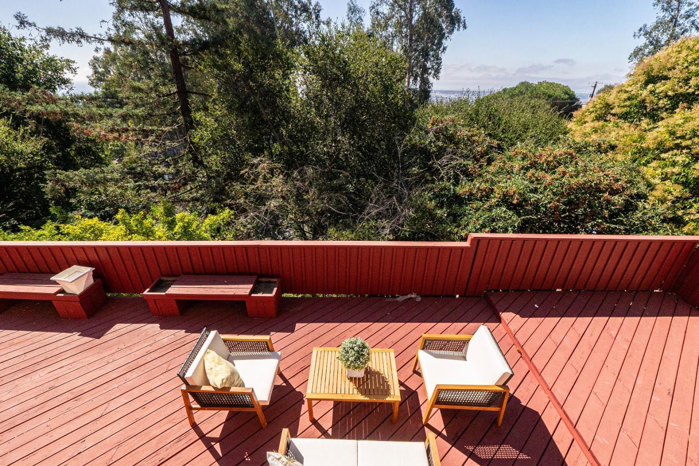 Detail Gallery Image 31 of 52 For 2025 Braemar Rd, Oakland,  CA 94602 - 4 Beds | 3 Baths