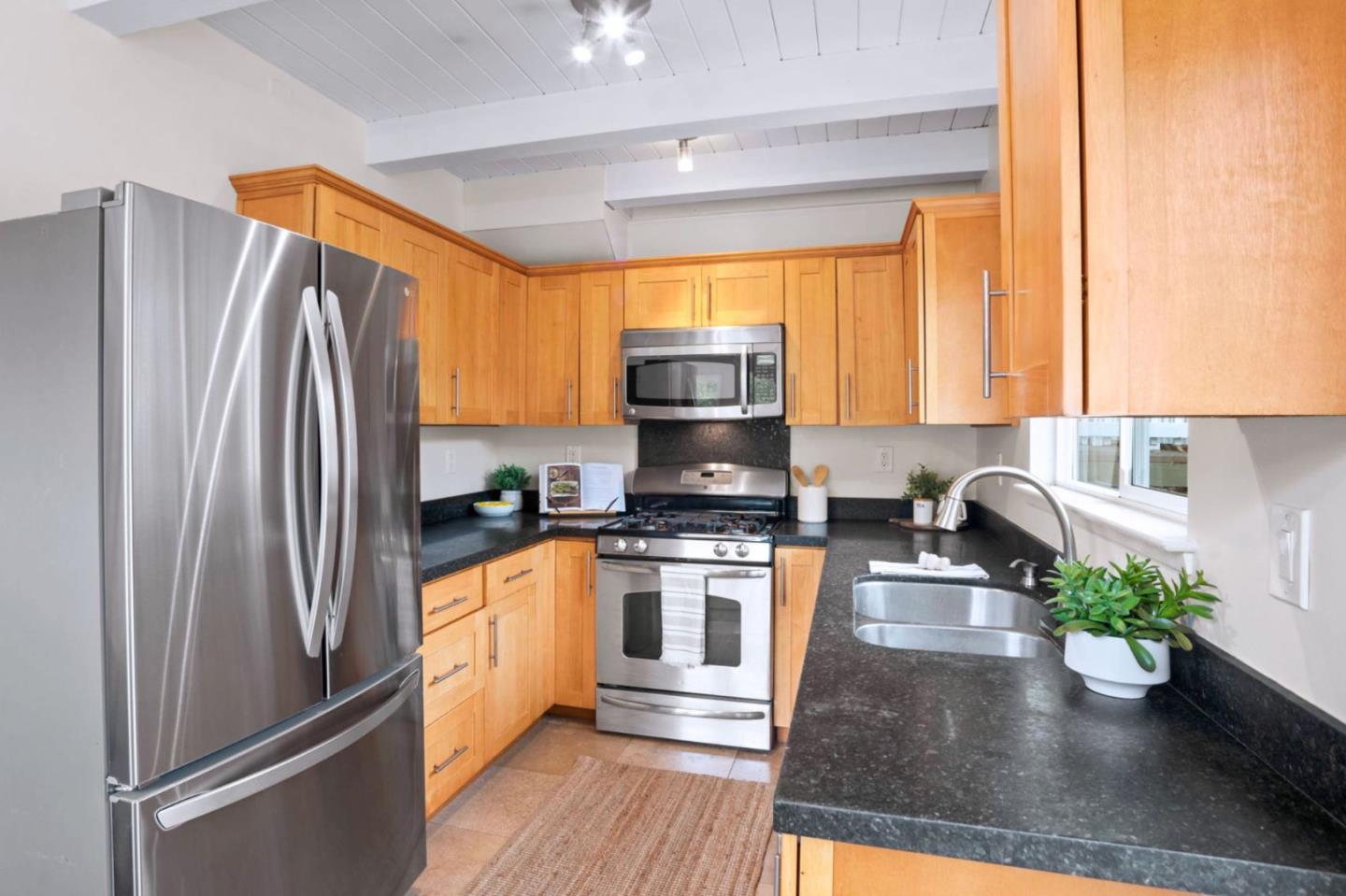 Detail Gallery Image 10 of 37 For 3224 E Laurel Creek Rd, Belmont,  CA 94002 - 3 Beds | 2 Baths