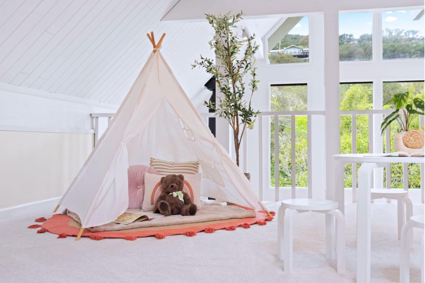 Detail Gallery Image 26 of 37 For 3224 E Laurel Creek Rd, Belmont,  CA 94002 - 3 Beds | 2 Baths