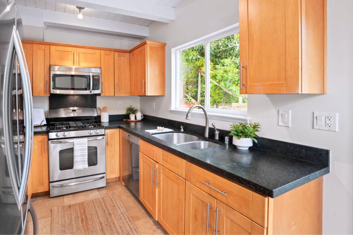 Detail Gallery Image 9 of 37 For 3224 E Laurel Creek Rd, Belmont,  CA 94002 - 3 Beds | 2 Baths