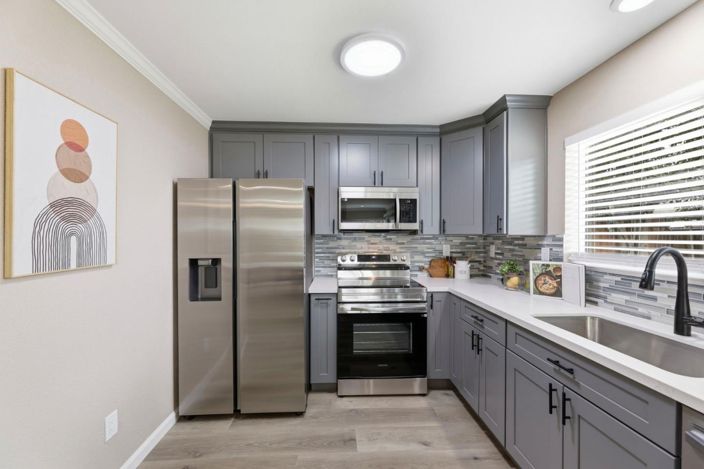 Detail Gallery Image 8 of 26 For 204 Vineyard Dr, San Jose,  CA 95119 - 4 Beds | 2 Baths