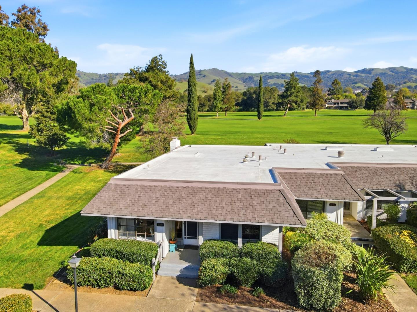 Detail Gallery Image 2 of 49 For 5081 Cribari Blfs, San Jose,  CA 95135 - 2 Beds | 2 Baths