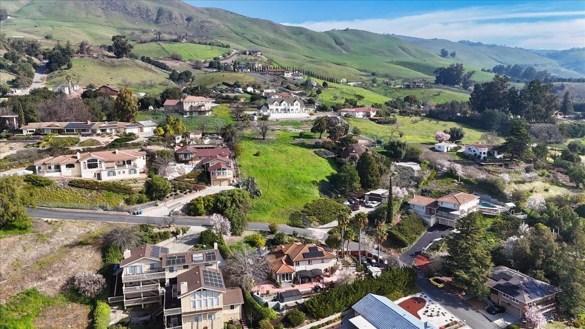 Detail Gallery Image 2 of 17 For 10060 Bon Vista Ct, San Jose,  CA 95127 - – Beds | – Baths