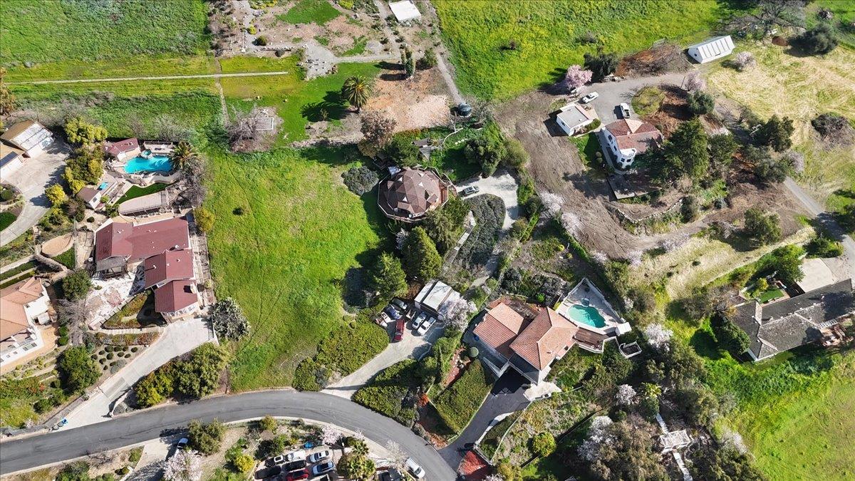 Detail Gallery Image 4 of 17 For 10060 Bon Vista Ct, San Jose,  CA 95127 - – Beds | – Baths