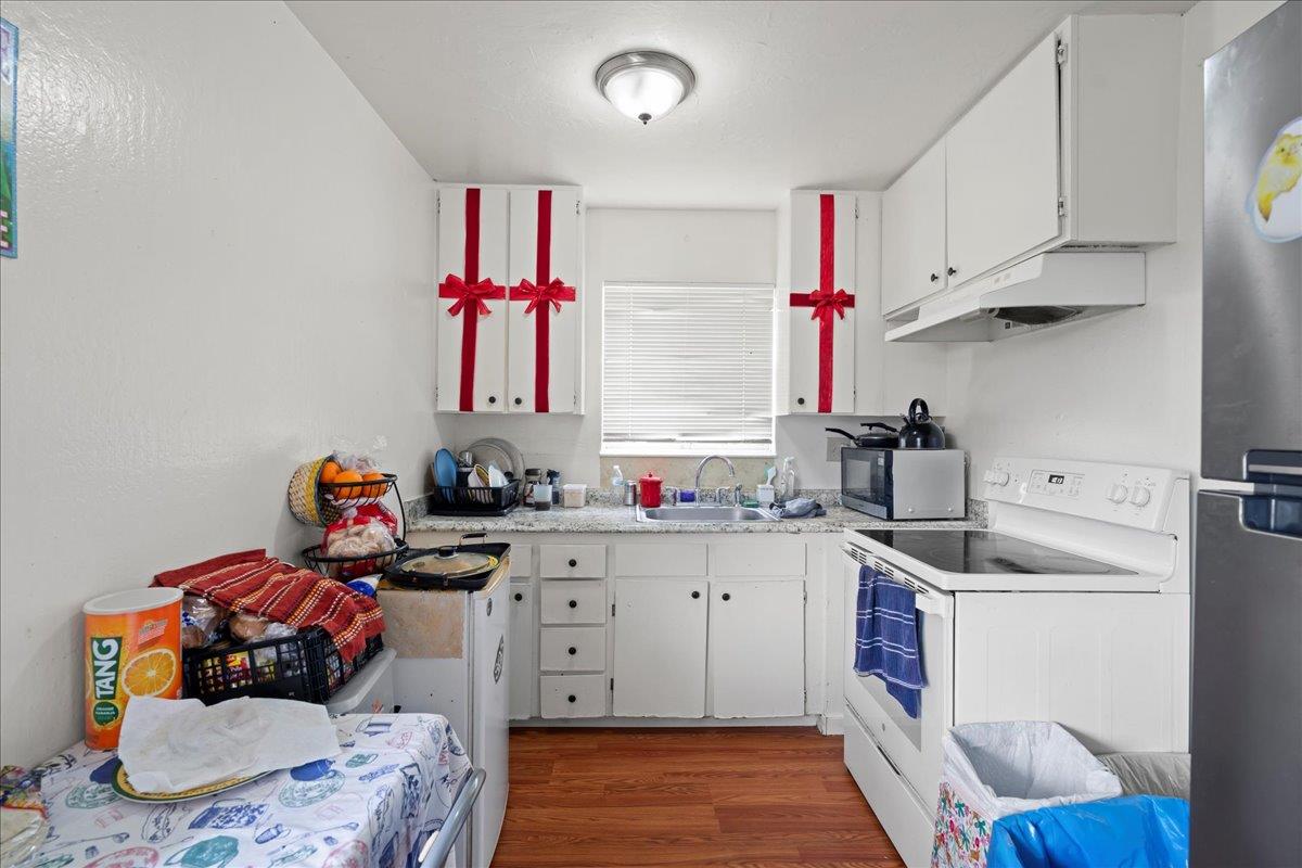 Detail Gallery Image 5 of 17 For 545 Hampshire Ave, Redwood City,  CA 94063 - – Beds | – Baths