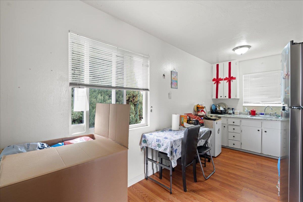 Detail Gallery Image 9 of 17 For 545 Hampshire Ave, Redwood City,  CA 94063 - – Beds | – Baths