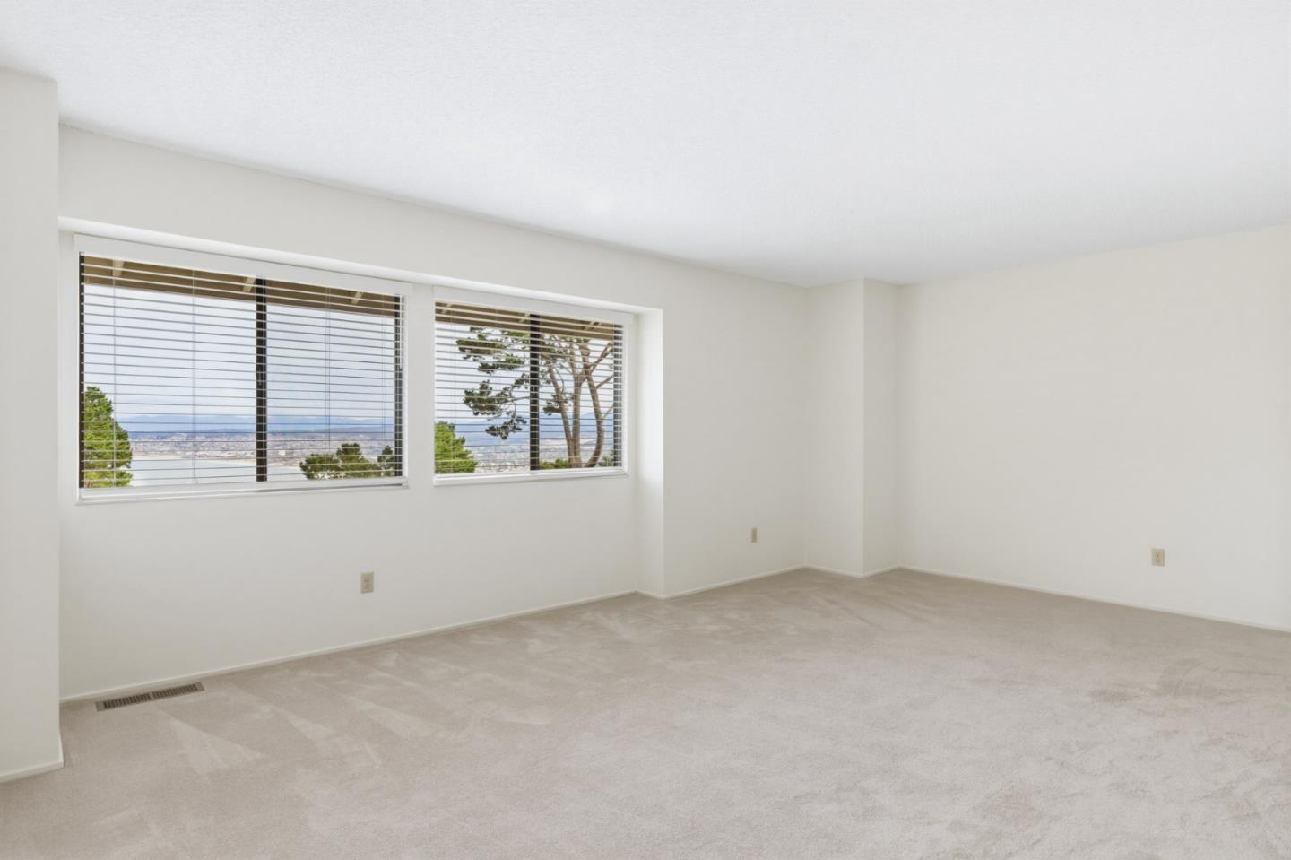 Detail Gallery Image 18 of 26 For 70 Forest Ridge Rd #30,  Monterey,  CA 93940 - 2 Beds | 2/1 Baths