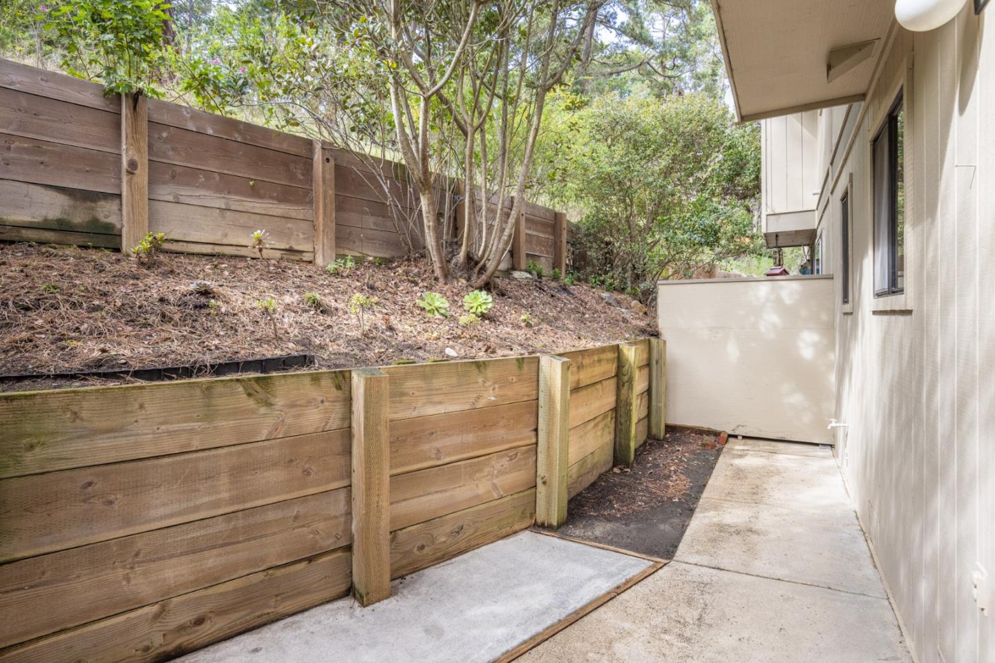 Detail Gallery Image 22 of 26 For 70 Forest Ridge Rd #30,  Monterey,  CA 93940 - 2 Beds | 2/1 Baths