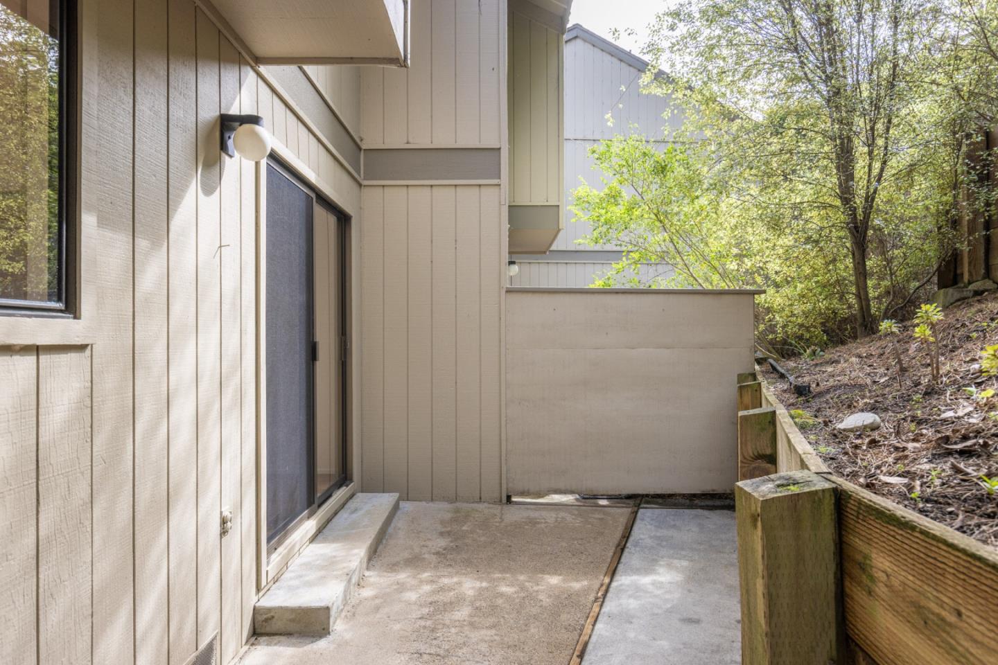 Detail Gallery Image 23 of 26 For 70 Forest Ridge Rd #30,  Monterey,  CA 93940 - 2 Beds | 2/1 Baths