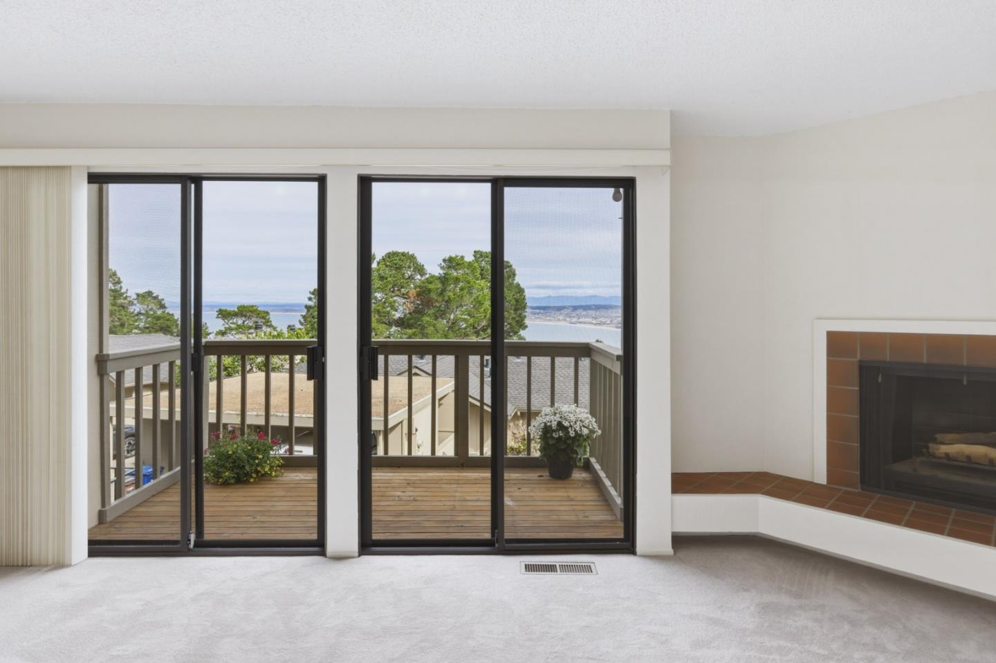Detail Gallery Image 6 of 26 For 70 Forest Ridge Rd #30,  Monterey,  CA 93940 - 2 Beds | 2/1 Baths