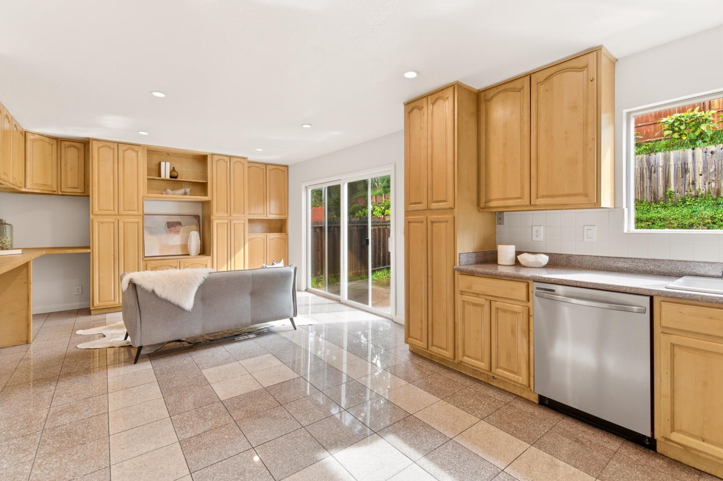 Detail Gallery Image 15 of 42 For 2225 Delvin Way, South San Francisco,  CA 94080 - 5 Beds | 3 Baths