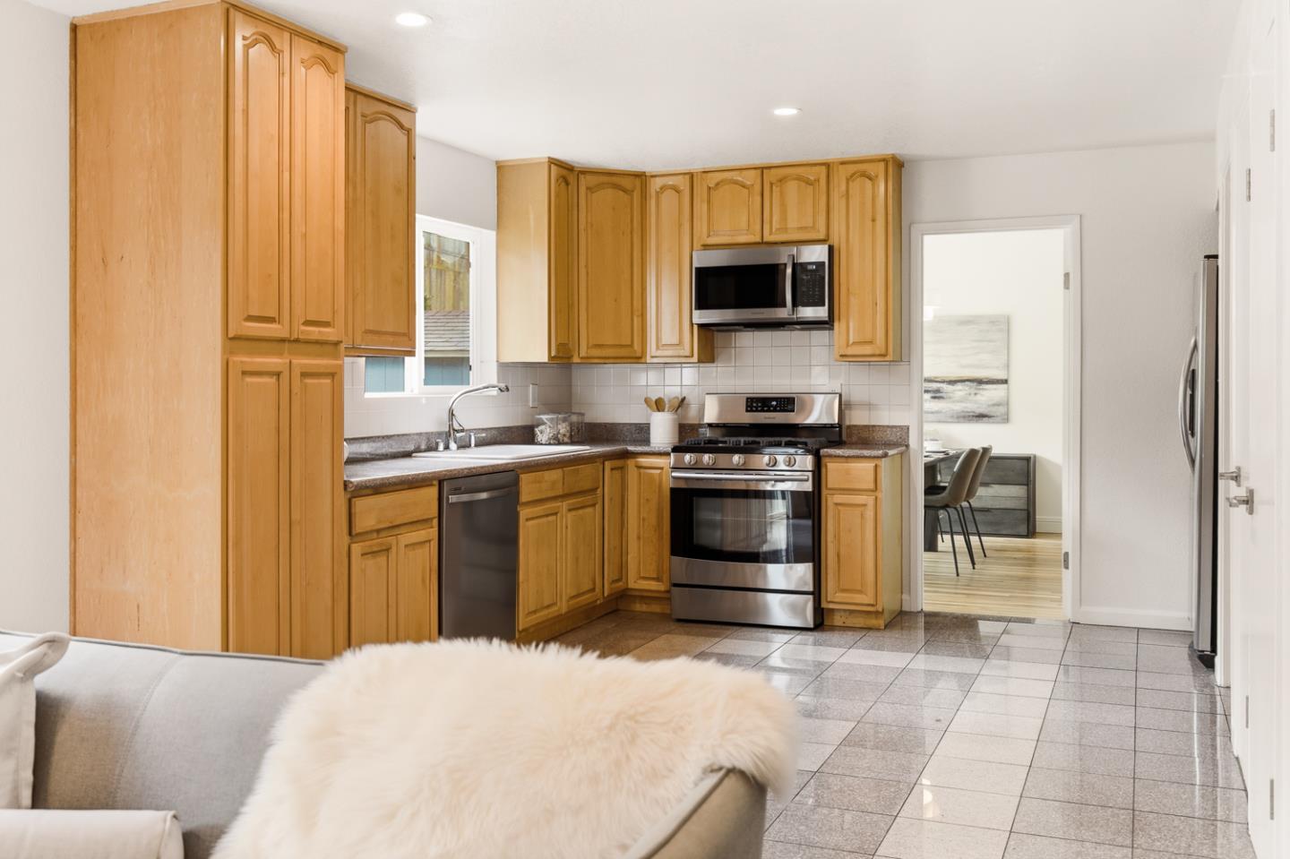 Detail Gallery Image 19 of 42 For 2225 Delvin Way, South San Francisco,  CA 94080 - 5 Beds | 3 Baths