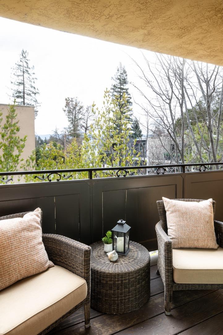 Detail Gallery Image 19 of 29 For 1691 Stone Pine Ln, Menlo Park,  CA 94025 - 3 Beds | 2/1 Baths