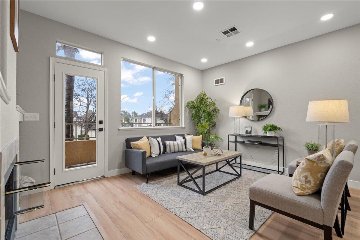 Detail Gallery Image 4 of 16 For 1690 Civic Center Dr #102,  Santa Clara,  CA 95050 - 2 Beds | 2/1 Baths