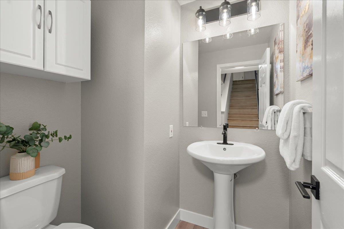 Detail Gallery Image 8 of 16 For 1690 Civic Center Dr #102,  Santa Clara,  CA 95050 - 2 Beds | 2/1 Baths