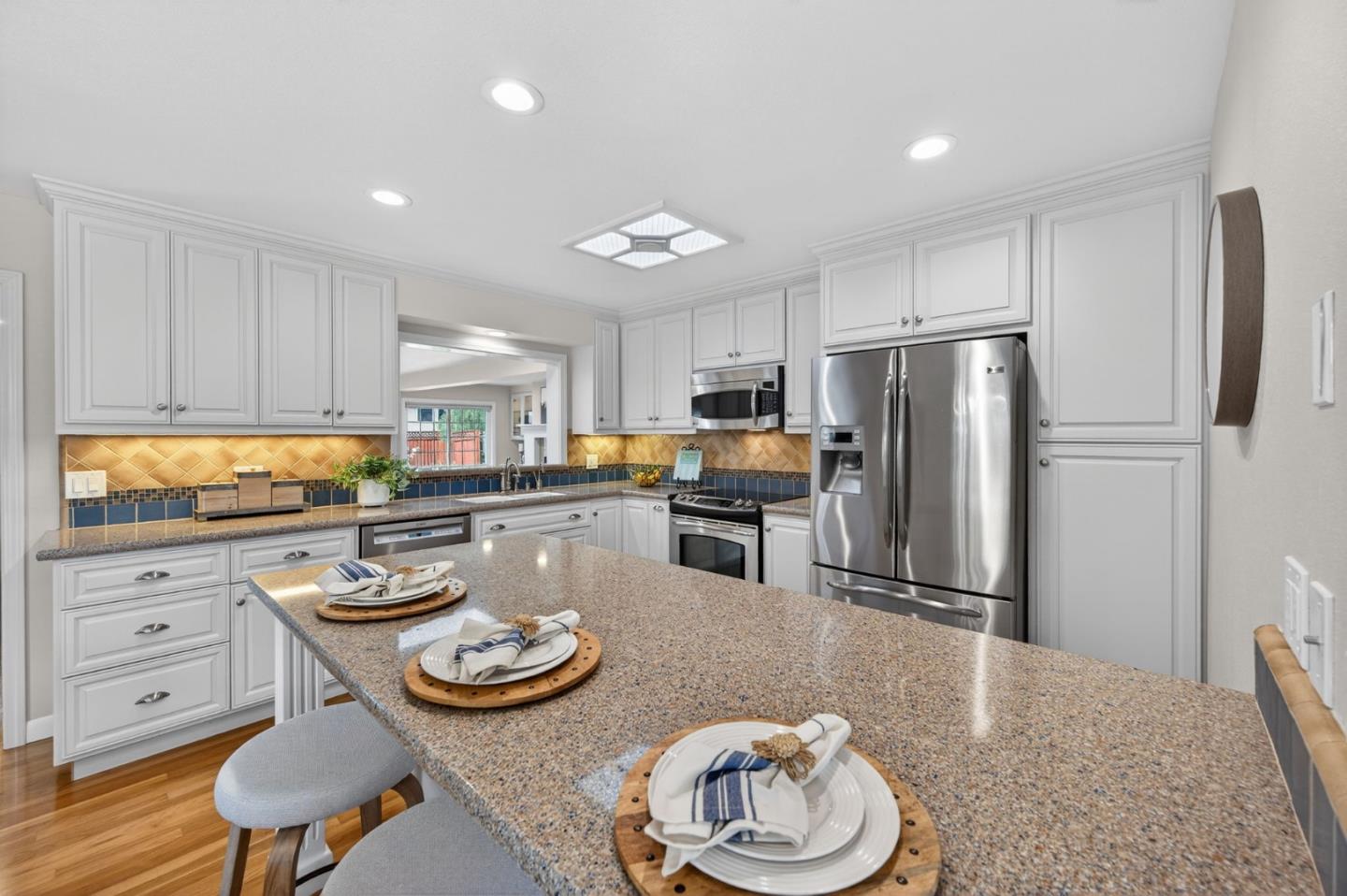 Detail Gallery Image 10 of 48 For 935 El Rio Dr, San Jose,  CA 95125 - 4 Beds | 2 Baths