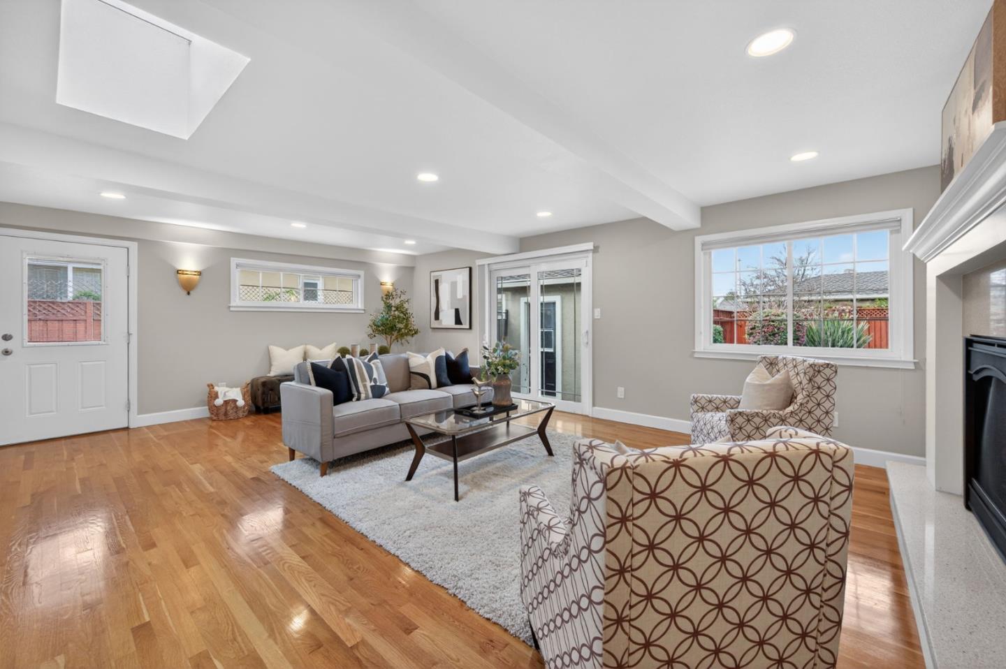 Detail Gallery Image 13 of 48 For 935 El Rio Dr, San Jose,  CA 95125 - 4 Beds | 2 Baths