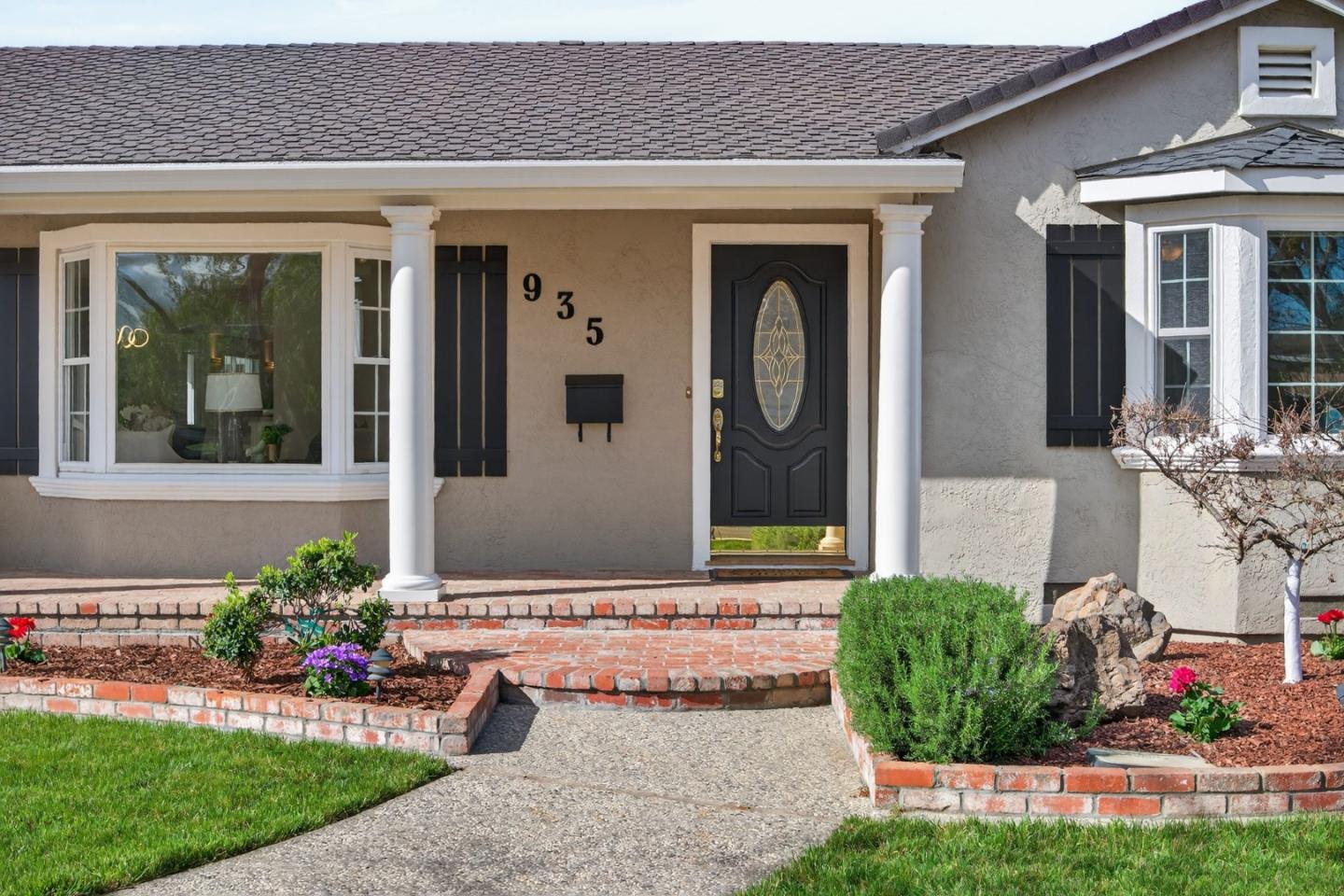 Detail Gallery Image 2 of 48 For 935 El Rio Dr, San Jose,  CA 95125 - 4 Beds | 2 Baths