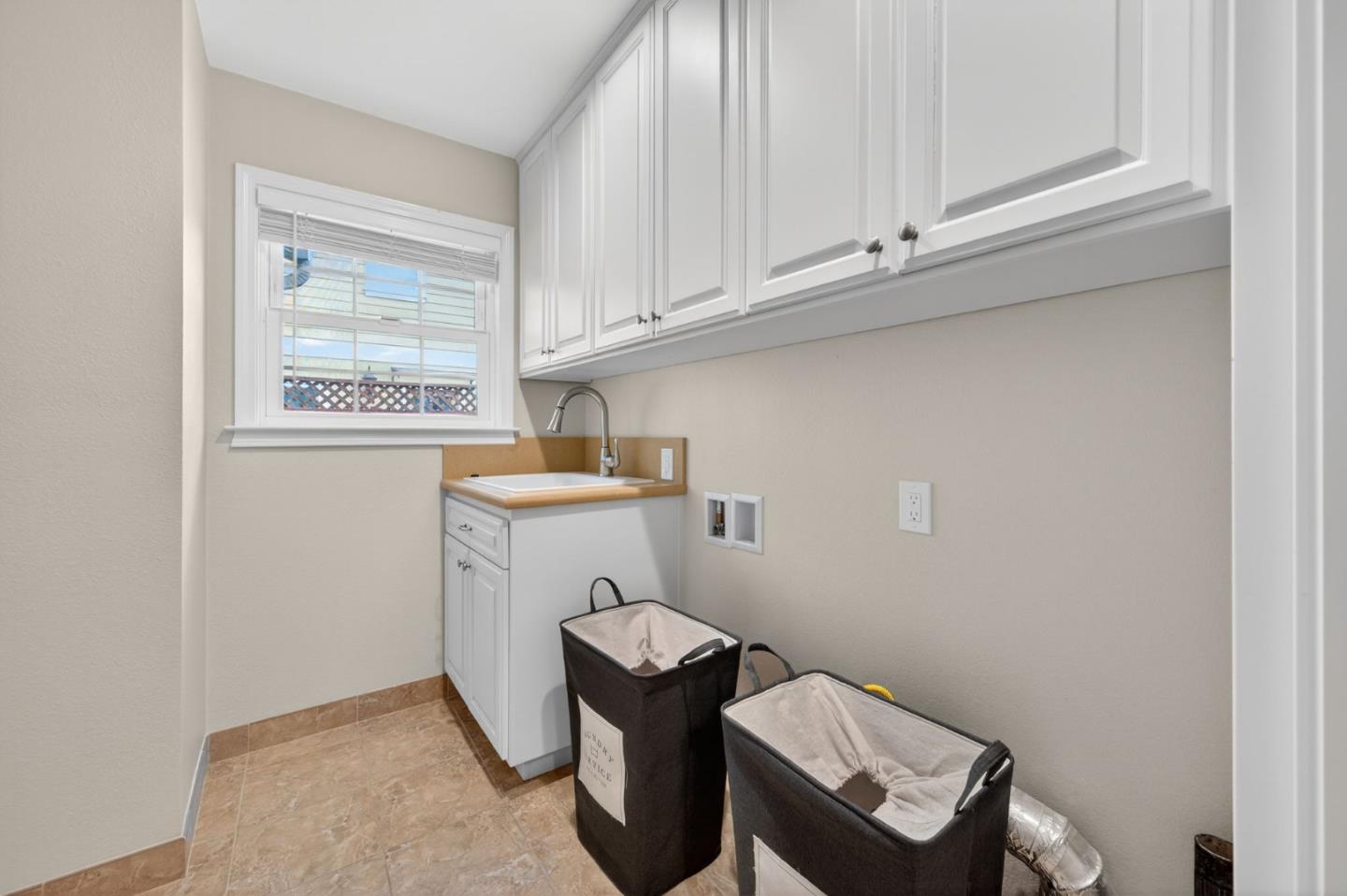 Detail Gallery Image 27 of 48 For 935 El Rio Dr, San Jose,  CA 95125 - 4 Beds | 2 Baths