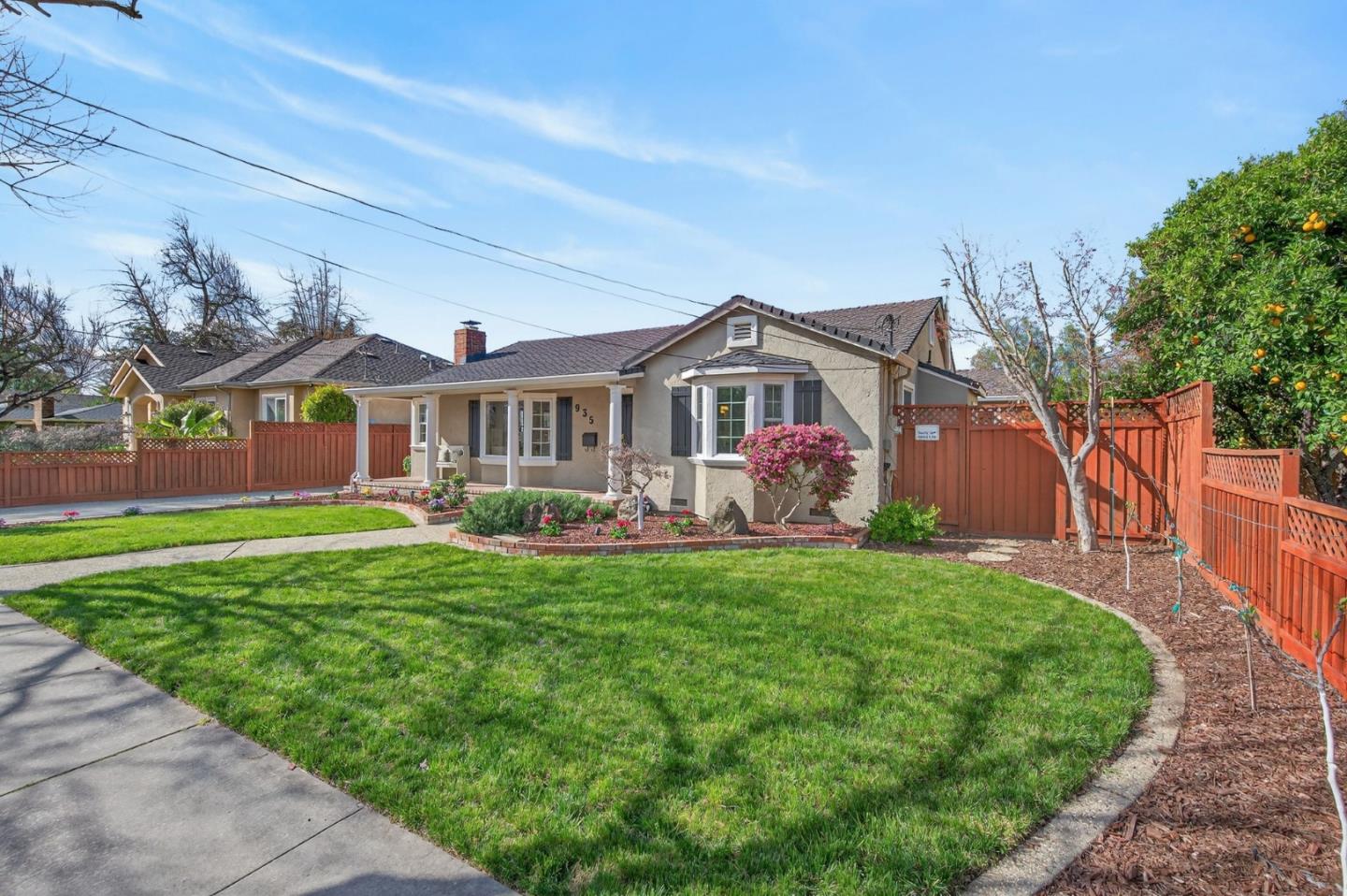 Detail Gallery Image 3 of 48 For 935 El Rio Dr, San Jose,  CA 95125 - 4 Beds | 2 Baths