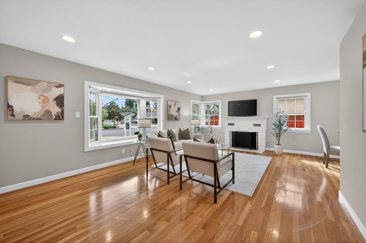 Detail Gallery Image 4 of 48 For 935 El Rio Dr, San Jose,  CA 95125 - 4 Beds | 2 Baths