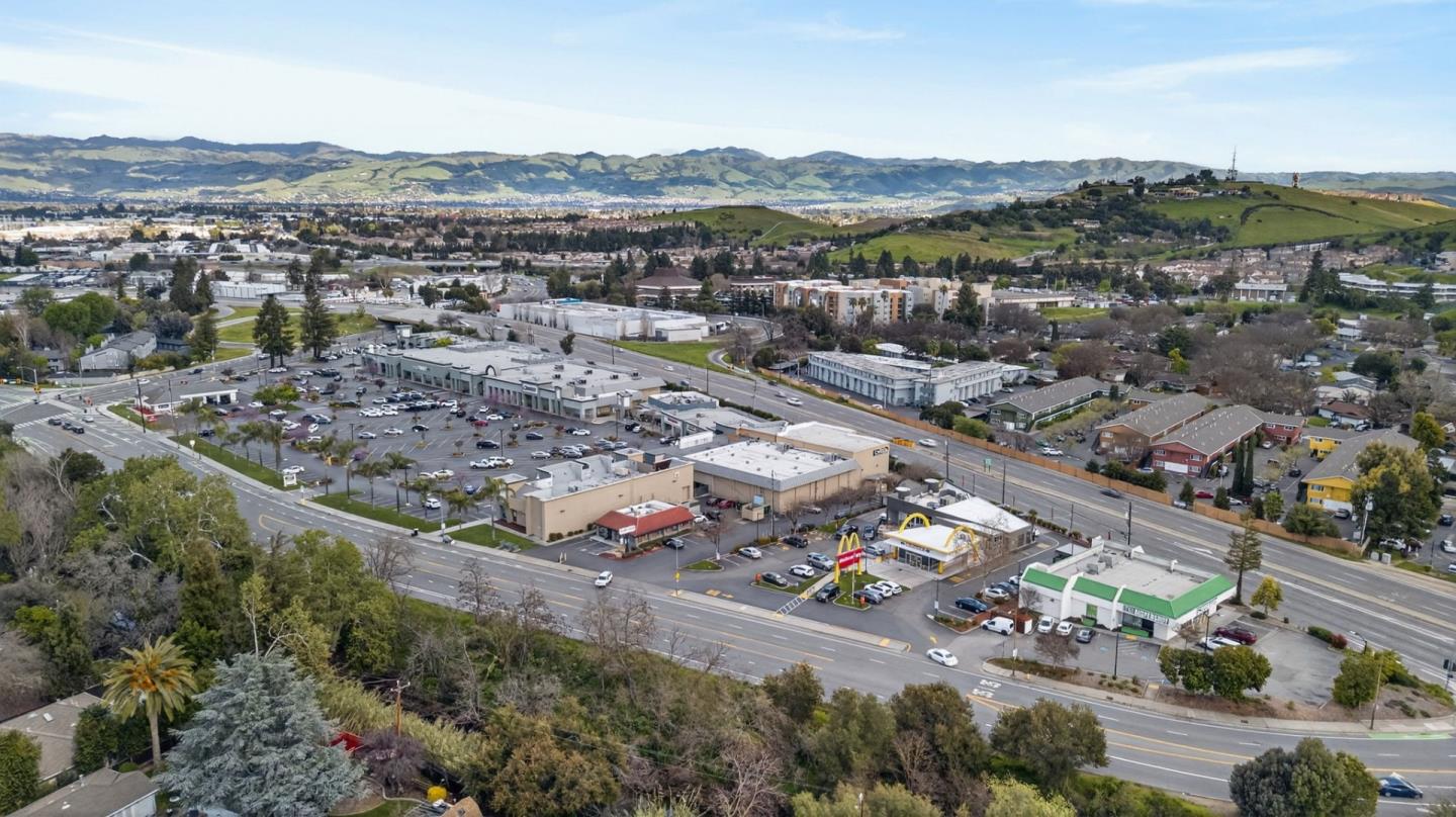 Detail Gallery Image 47 of 48 For 935 El Rio Dr, San Jose,  CA 95125 - 4 Beds | 2 Baths