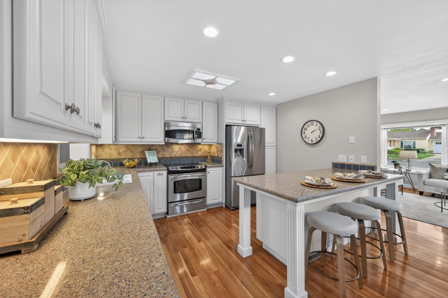 Detail Gallery Image 7 of 48 For 935 El Rio Dr, San Jose,  CA 95125 - 4 Beds | 2 Baths