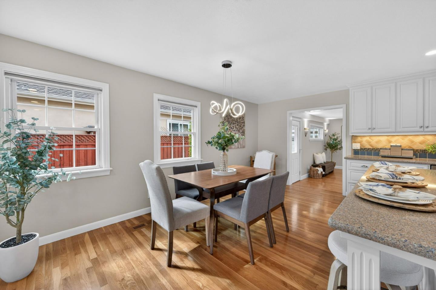 Detail Gallery Image 8 of 48 For 935 El Rio Dr, San Jose,  CA 95125 - 4 Beds | 2 Baths