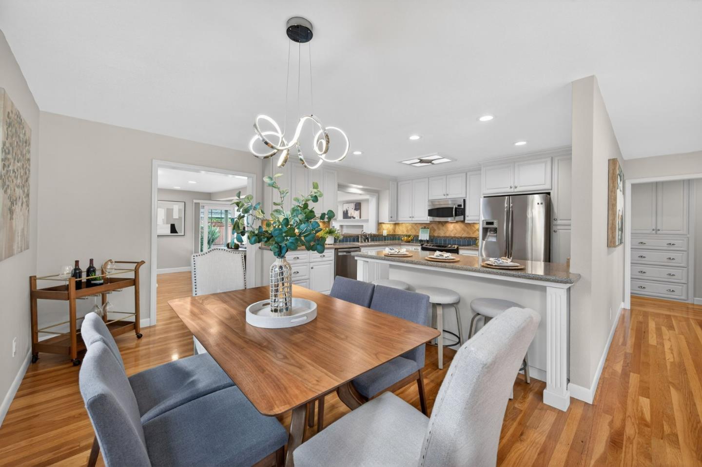 Detail Gallery Image 9 of 48 For 935 El Rio Dr, San Jose,  CA 95125 - 4 Beds | 2 Baths