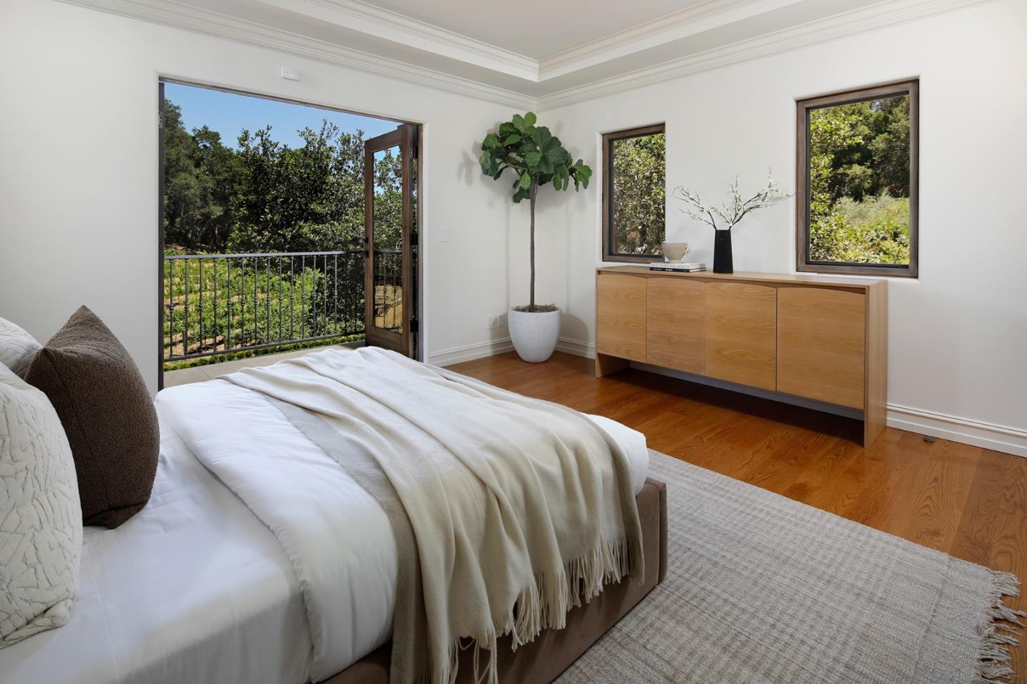 Detail Gallery Image 12 of 22 For 307 Olive Hill Ln, Woodside,  CA 94062 - 6 Beds | 5 Baths