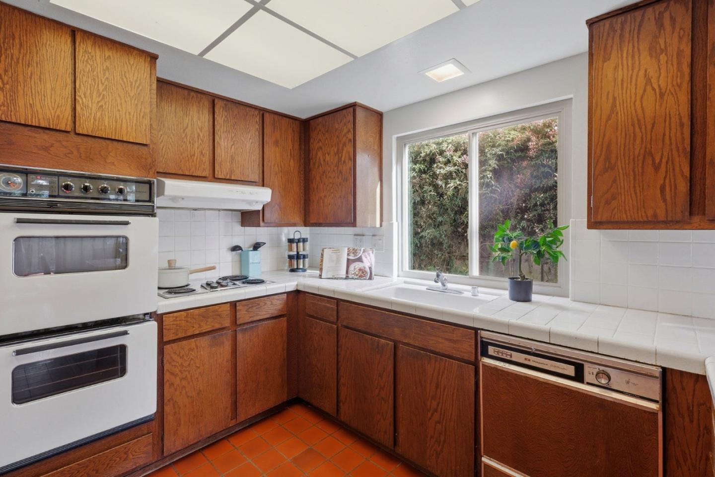 Detail Gallery Image 15 of 54 For 2026 Fairmont Dr, San Mateo,  CA 94402 - 3 Beds | 2/1 Baths