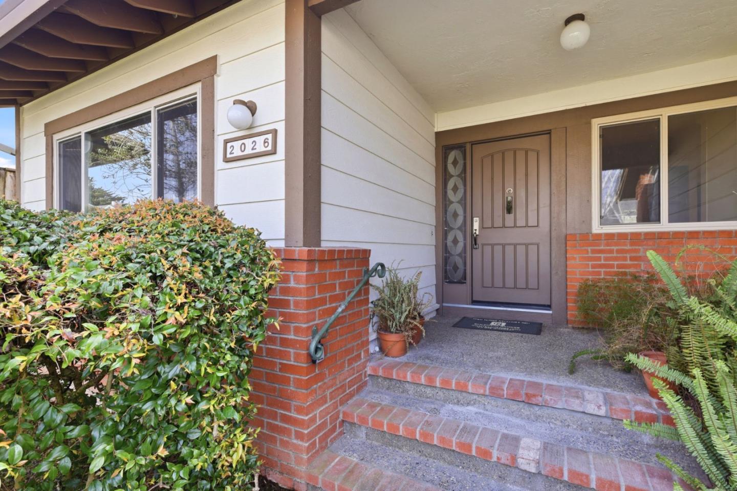 Detail Gallery Image 4 of 54 For 2026 Fairmont Dr, San Mateo,  CA 94402 - 3 Beds | 2/1 Baths