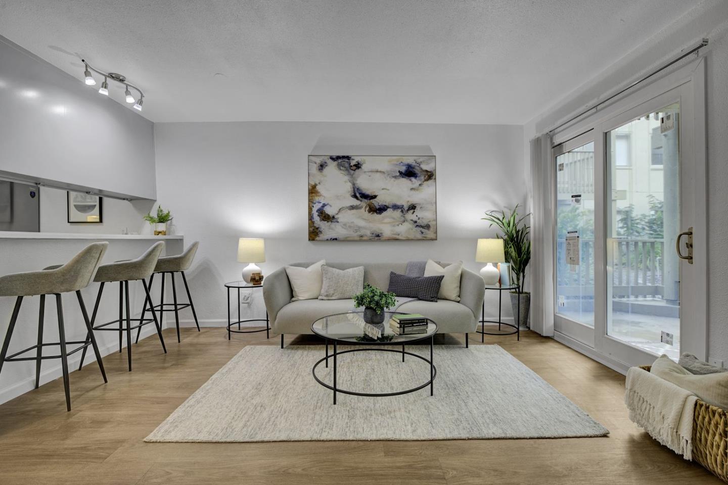 Front Image Thumbnail for ML82035581