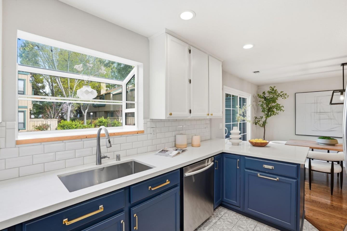 Detail Gallery Image 11 of 66 For 402 Union Ave a,  Campbell,  CA 95008 - 3 Beds | 2/1 Baths