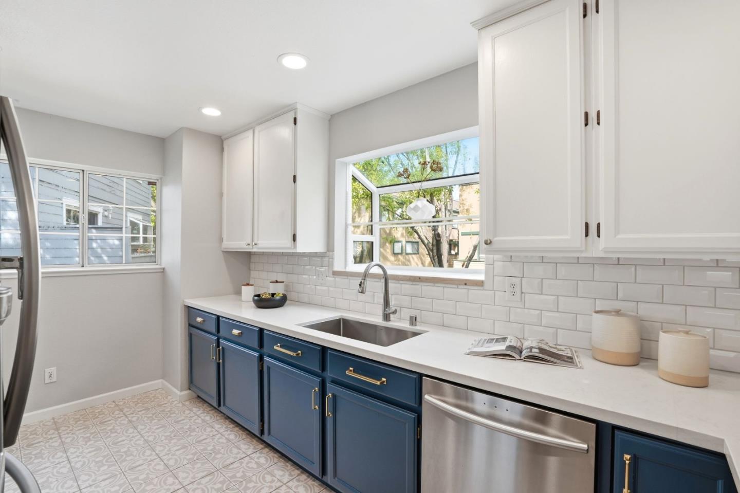 Detail Gallery Image 13 of 66 For 402 Union Ave a,  Campbell,  CA 95008 - 3 Beds | 2/1 Baths