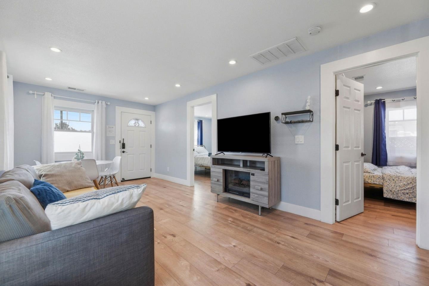 Detail Gallery Image 5 of 20 For 914 Harliss Ave, San Jose,  CA 95110 - 2 Beds | 2 Baths