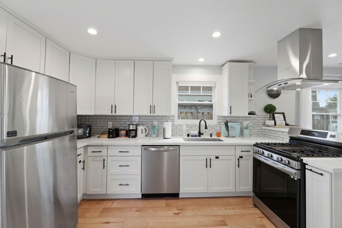 Detail Gallery Image 7 of 20 For 914 Harliss Ave, San Jose,  CA 95110 - 2 Beds | 2 Baths