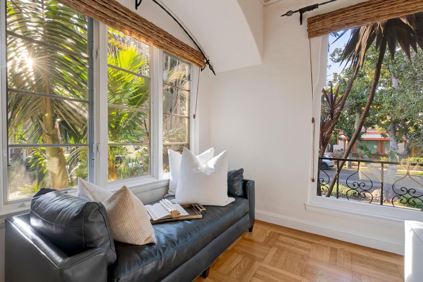 Detail Gallery Image 18 of 122 For 921 Arlington Rd, Redwood City,  CA 94062 - 5 Beds | 3 Baths