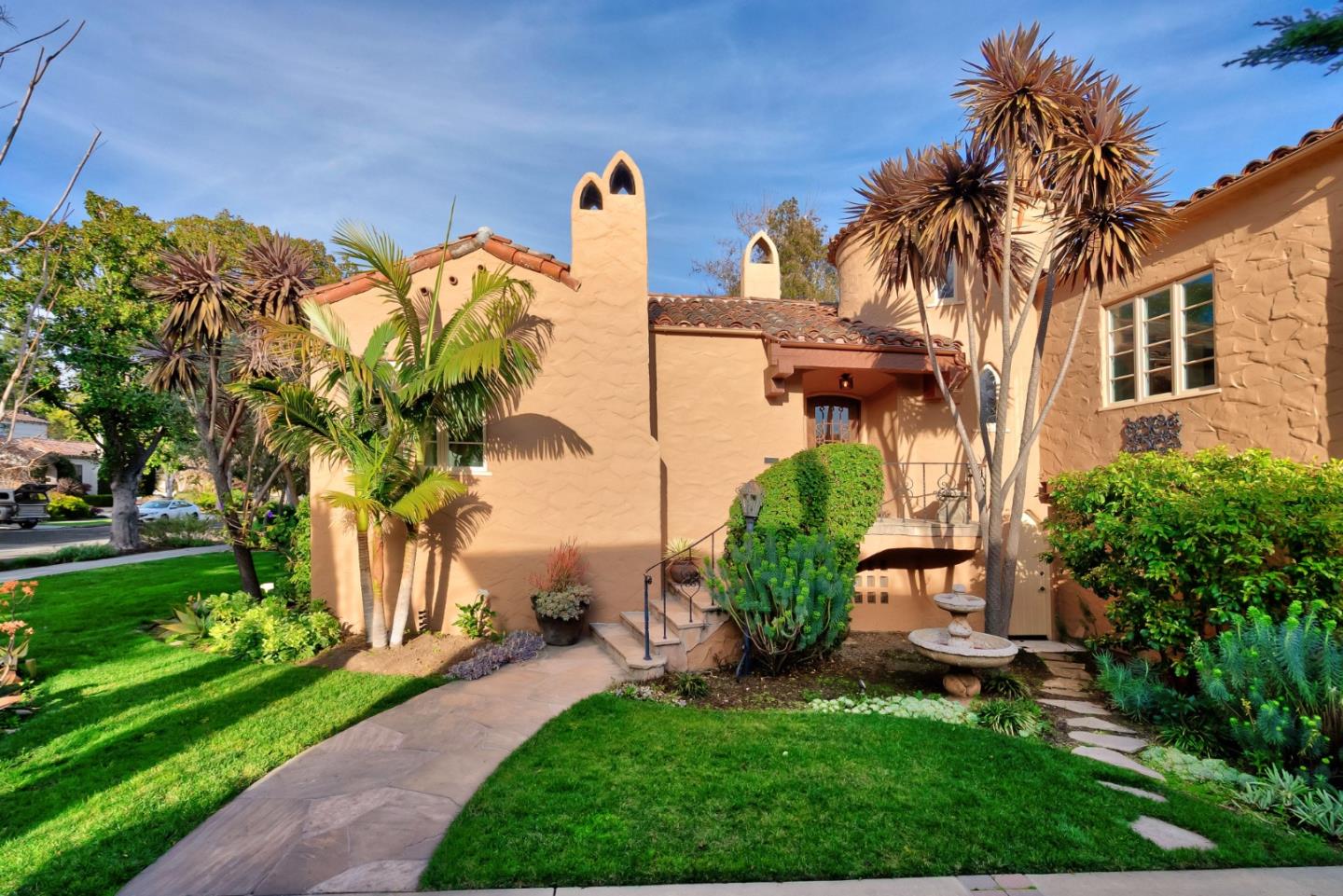 Detail Gallery Image 2 of 122 For 921 Arlington Rd, Redwood City,  CA 94062 - 5 Beds | 3 Baths