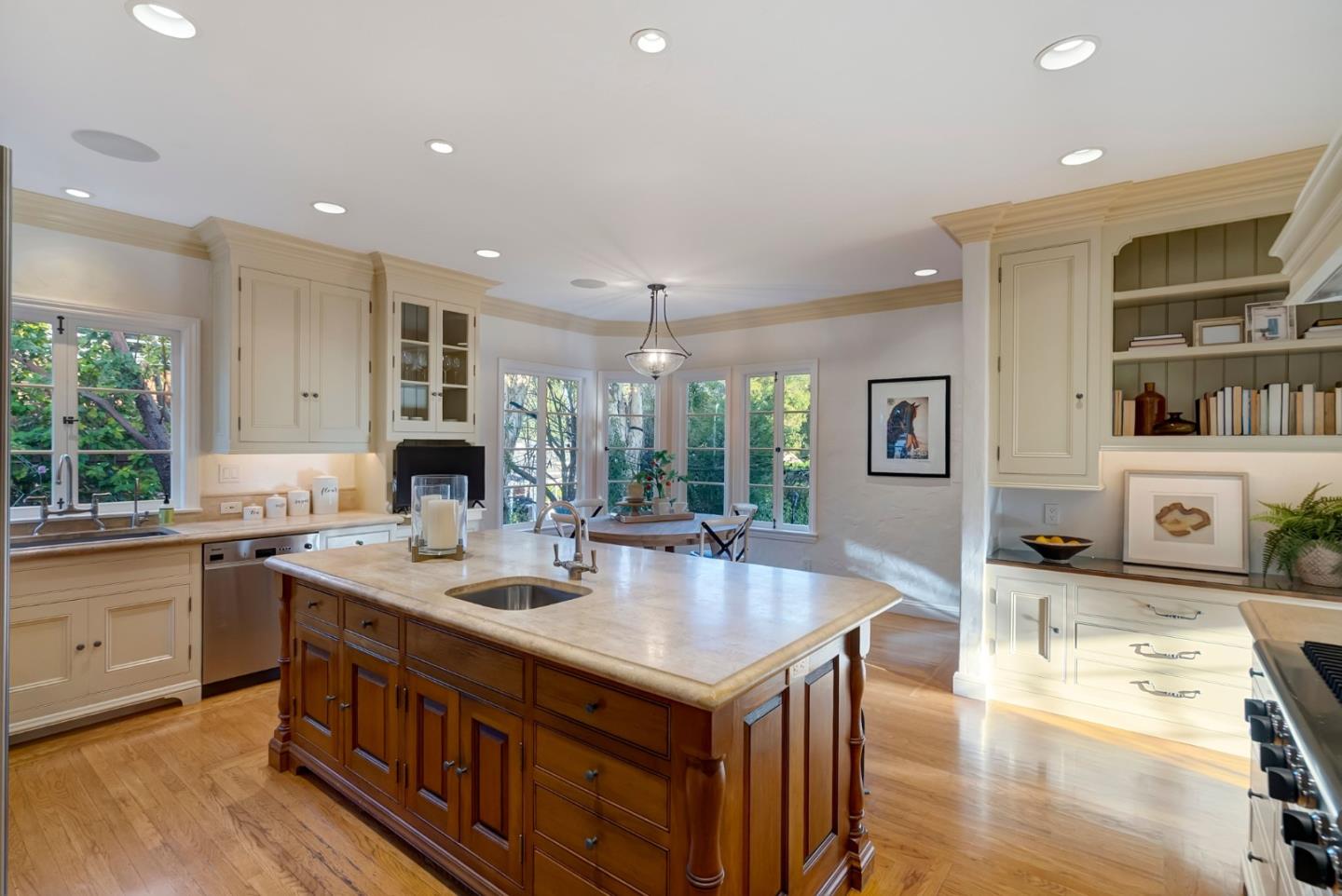 Detail Gallery Image 25 of 122 For 921 Arlington Rd, Redwood City,  CA 94062 - 5 Beds | 3 Baths