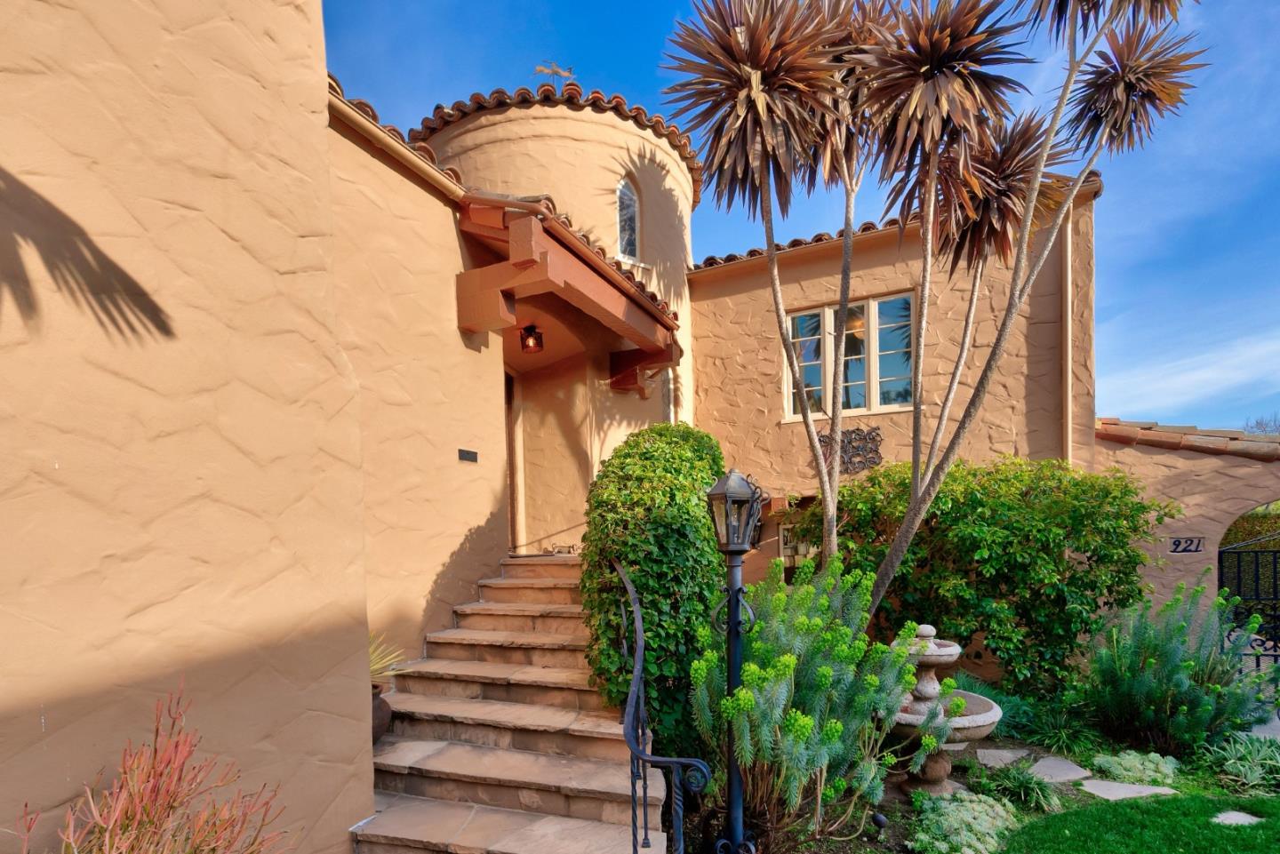 Detail Gallery Image 5 of 122 For 921 Arlington Rd, Redwood City,  CA 94062 - 5 Beds | 3 Baths